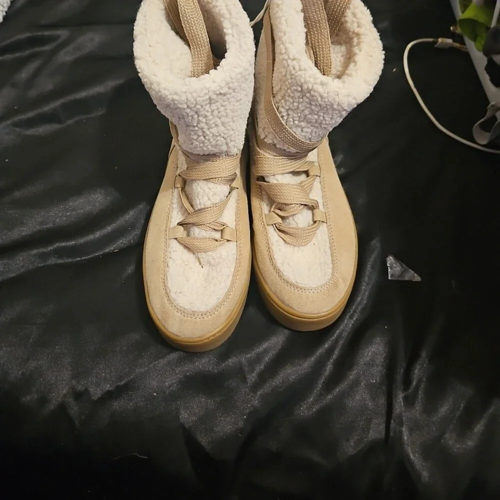 Universal Thread Tan Shearling Lace-Up Winter Boot